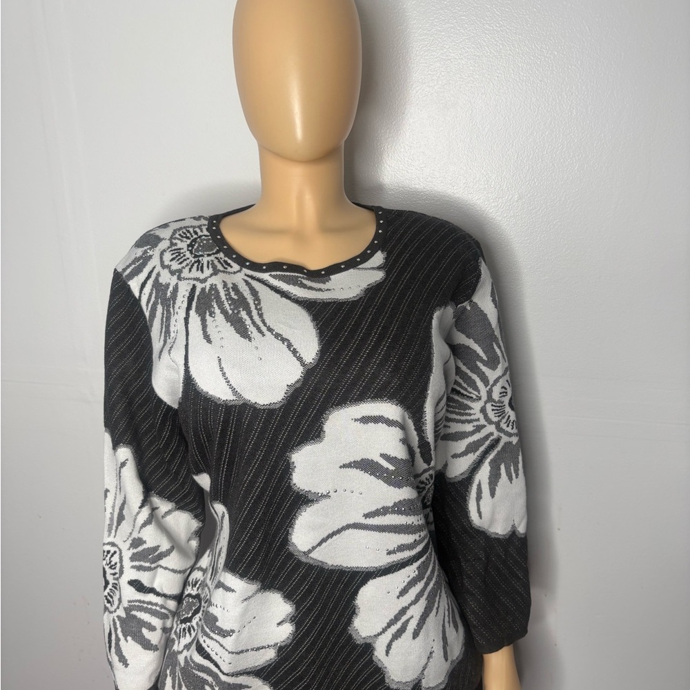 Alfred Dunner Black and White Floral Sweater - Picture 3 of 10